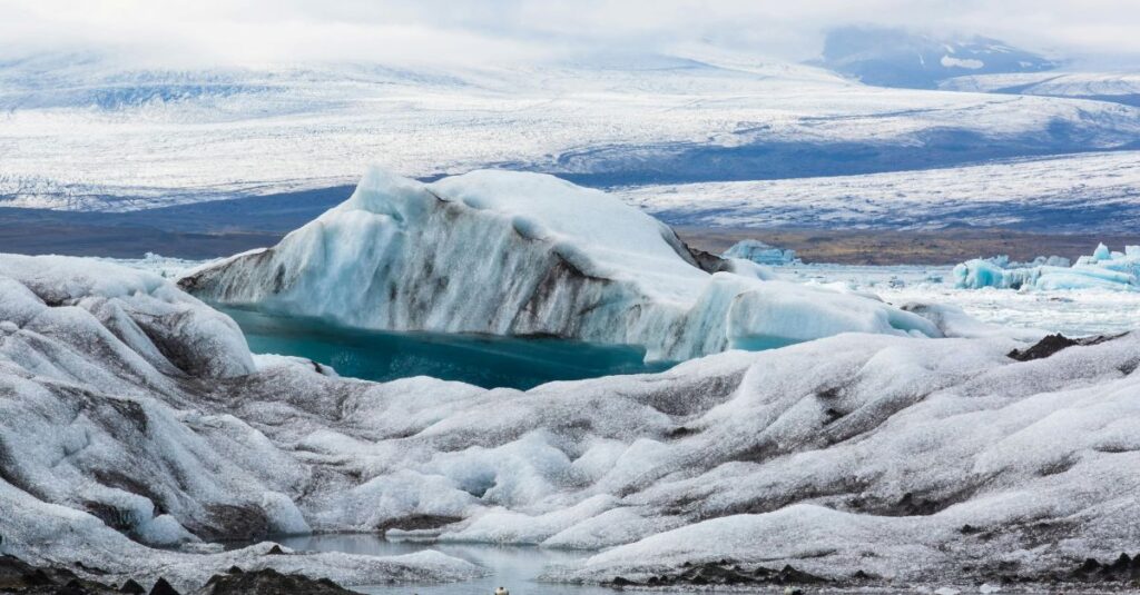 Carbono negro sobre la superficie del hielo, reduciendo el albedo - Black carbon on the ice surface, reducing albedo